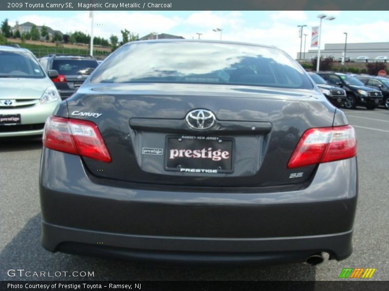 Magnetic Gray Metallic / Charcoal 2009 Toyota Camry SE