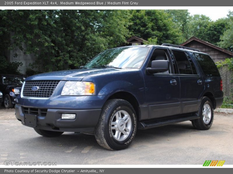 Medium Wedgewood Blue / Medium Flint Grey 2005 Ford Expedition XLT 4x4