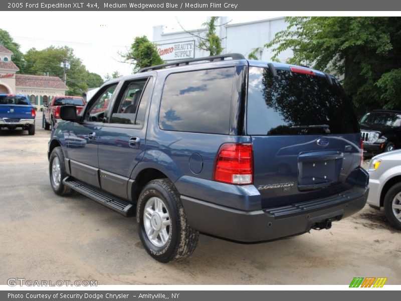Medium Wedgewood Blue / Medium Flint Grey 2005 Ford Expedition XLT 4x4