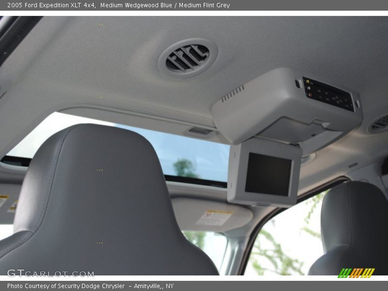Medium Wedgewood Blue / Medium Flint Grey 2005 Ford Expedition XLT 4x4
