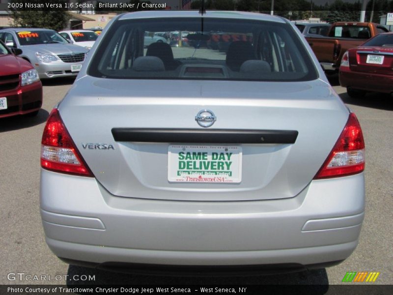 Brillant Silver / Charcoal 2009 Nissan Versa 1.6 Sedan