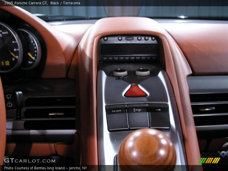 Controls of 2005 Carrera GT 