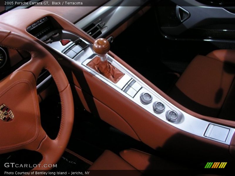 Controls of 2005 Carrera GT 