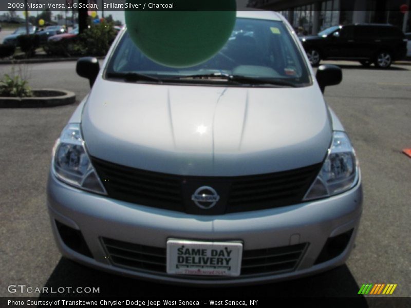 Brillant Silver / Charcoal 2009 Nissan Versa 1.6 Sedan
