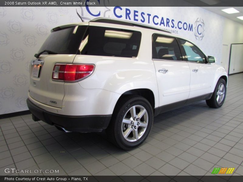 Cream White / Black 2008 Saturn Outlook XR AWD