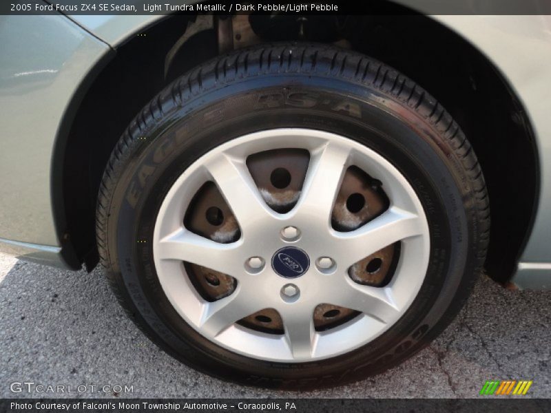 Light Tundra Metallic / Dark Pebble/Light Pebble 2005 Ford Focus ZX4 SE Sedan