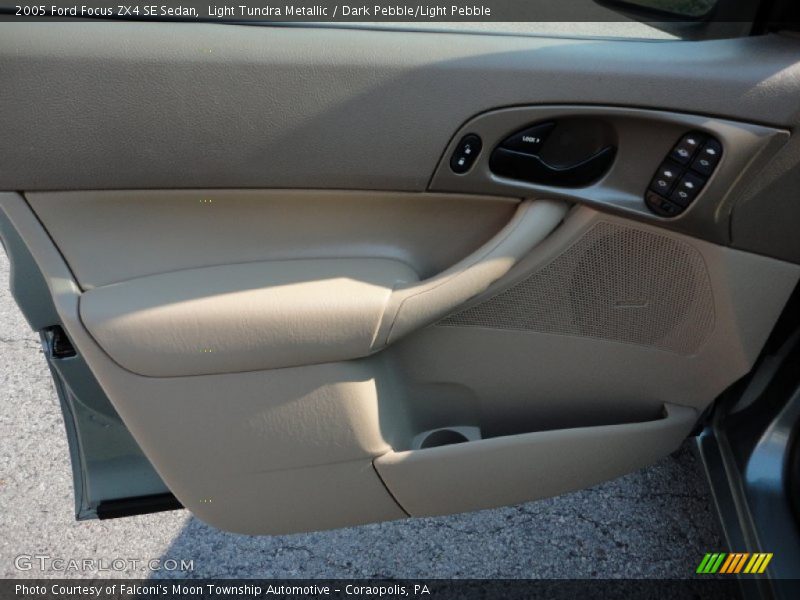 Light Tundra Metallic / Dark Pebble/Light Pebble 2005 Ford Focus ZX4 SE Sedan