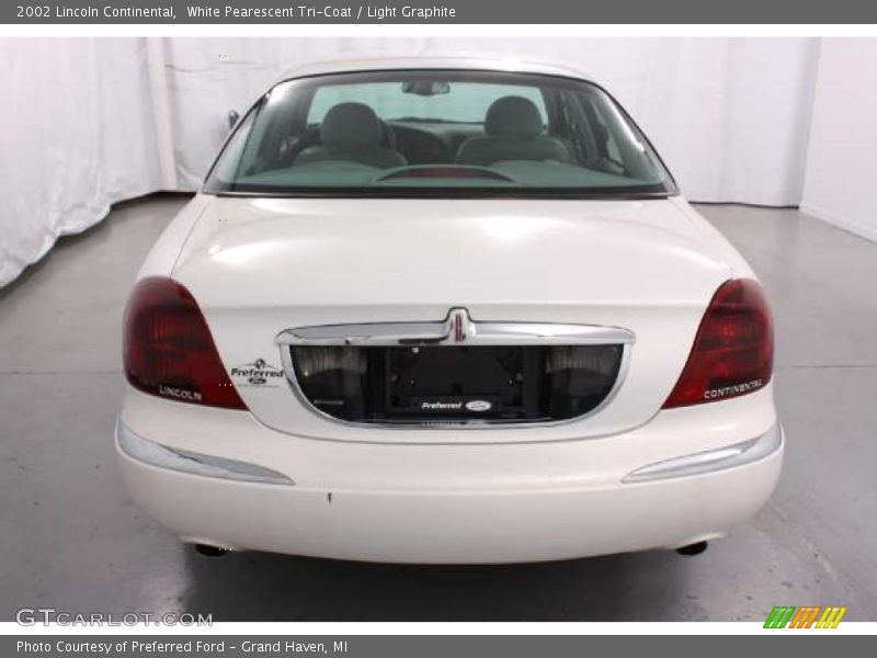 White Pearescent Tri-Coat / Light Graphite 2002 Lincoln Continental