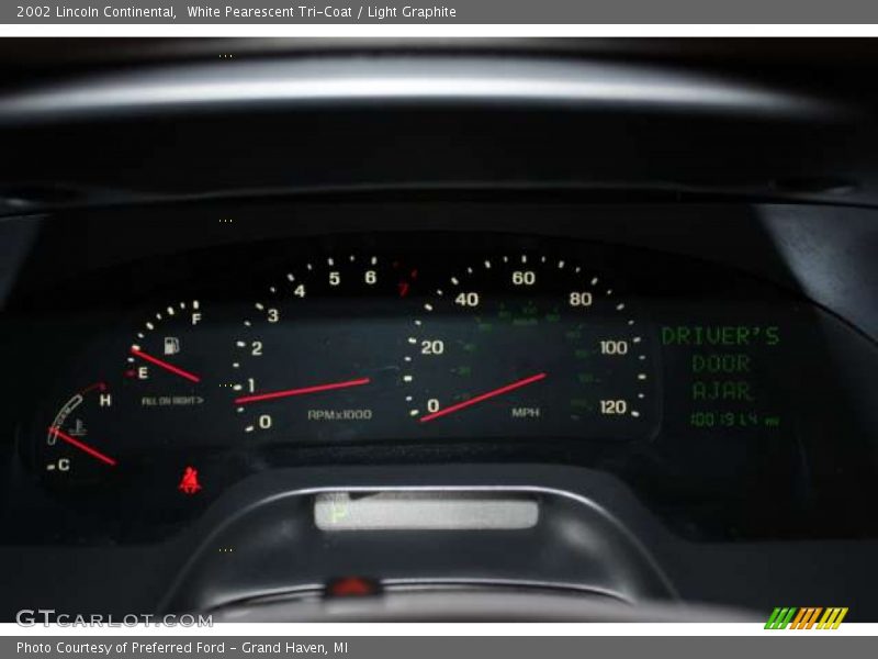 White Pearescent Tri-Coat / Light Graphite 2002 Lincoln Continental