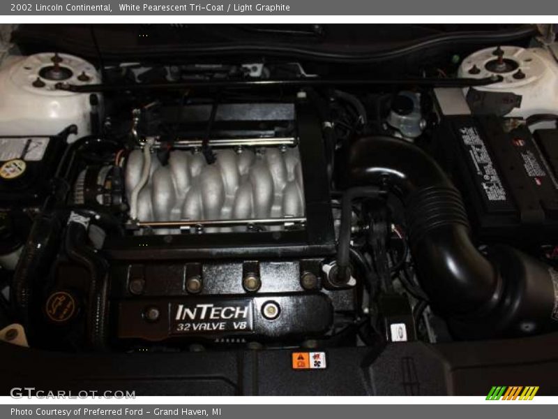 White Pearescent Tri-Coat / Light Graphite 2002 Lincoln Continental