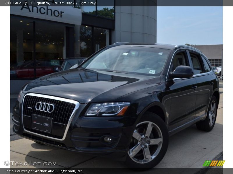 Brilliant Black / Light Grey 2010 Audi Q5 3.2 quattro