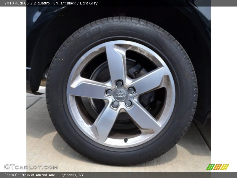 Brilliant Black / Light Grey 2010 Audi Q5 3.2 quattro