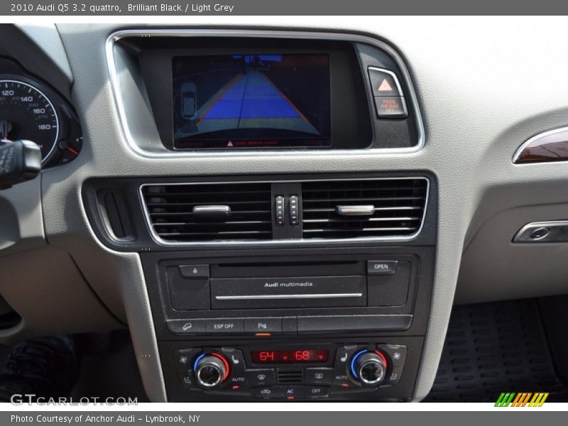 Brilliant Black / Light Grey 2010 Audi Q5 3.2 quattro