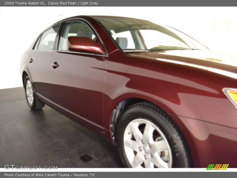 Cassis Red Pearl / Light Gray 2009 Toyota Avalon XL