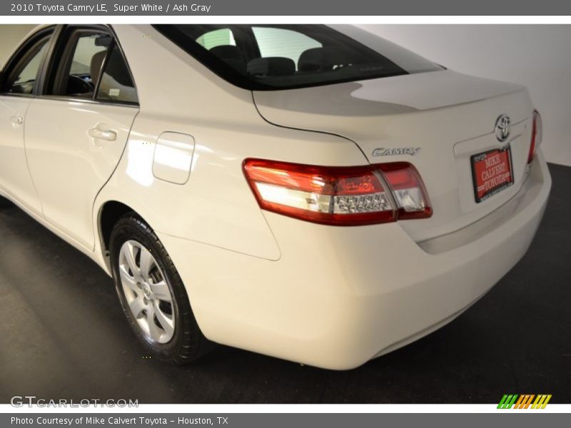 Super White / Ash Gray 2010 Toyota Camry LE