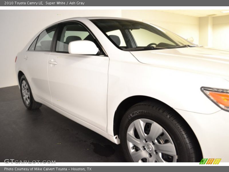 Super White / Ash Gray 2010 Toyota Camry LE