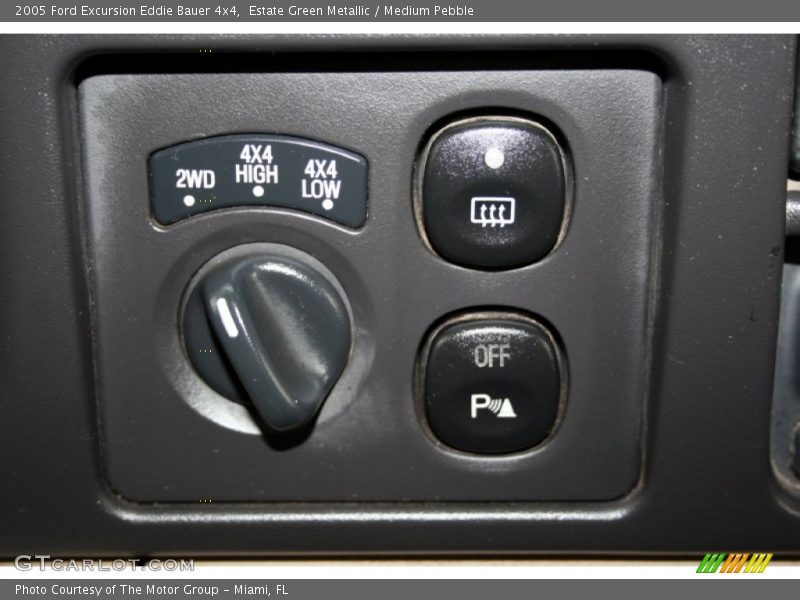 Controls of 2005 Excursion Eddie Bauer 4x4