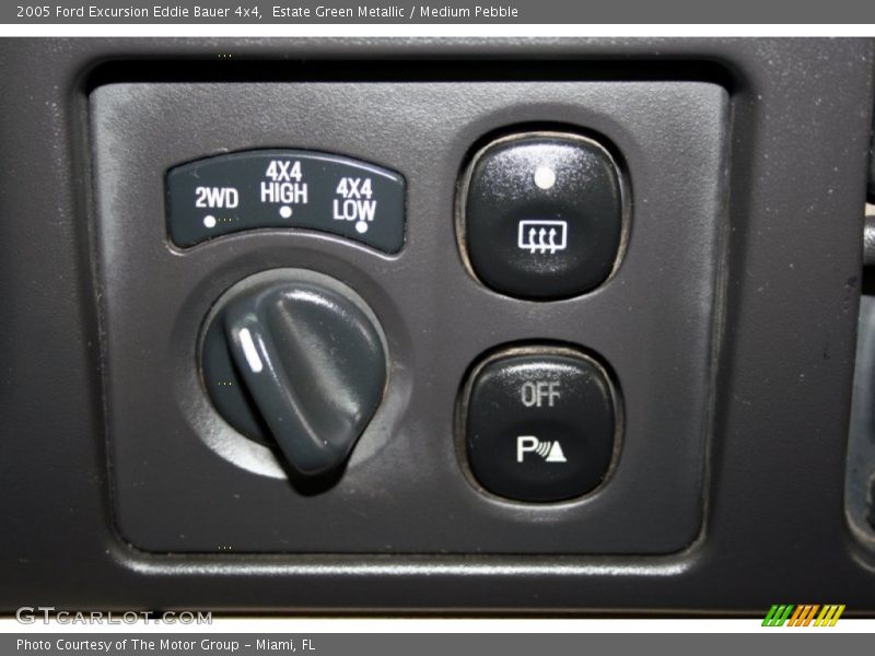 Controls of 2005 Excursion Eddie Bauer 4x4