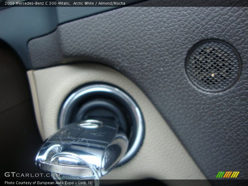 Arctic White / Almond/Mocha 2009 Mercedes-Benz C 300 4Matic