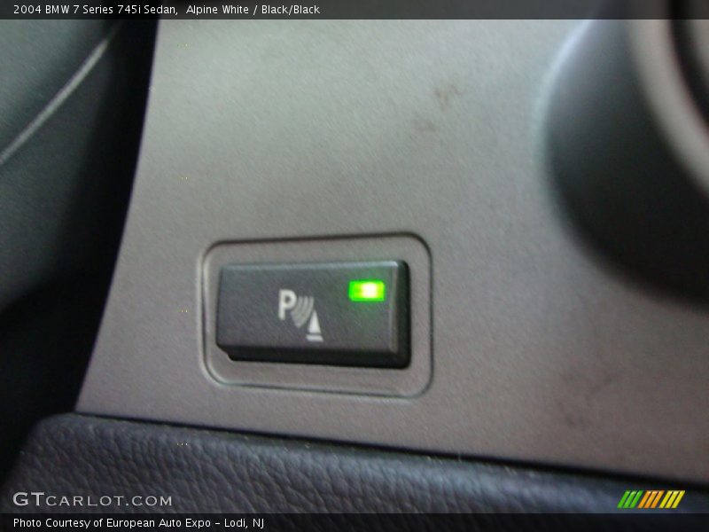 Alpine White / Black/Black 2004 BMW 7 Series 745i Sedan
