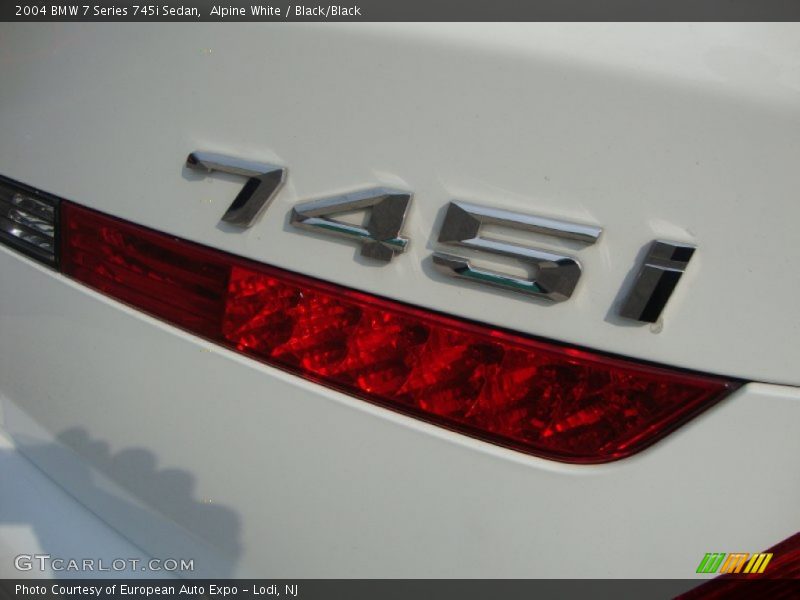  2004 7 Series 745i Sedan Logo