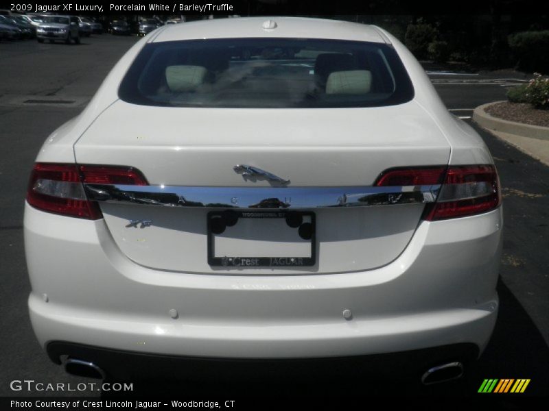 Porcelain White / Barley/Truffle 2009 Jaguar XF Luxury