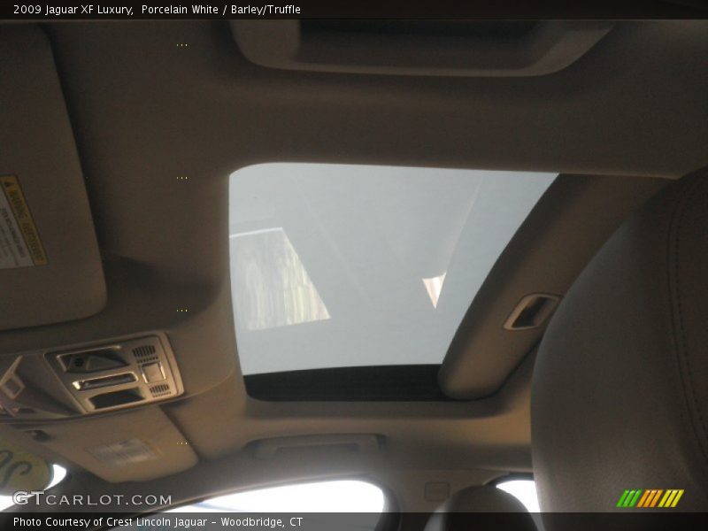 Porcelain White / Barley/Truffle 2009 Jaguar XF Luxury