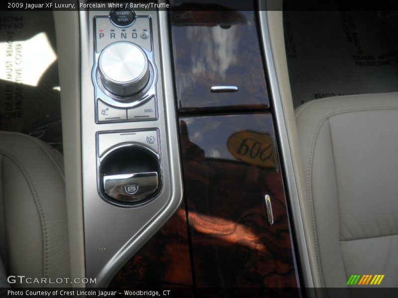 Porcelain White / Barley/Truffle 2009 Jaguar XF Luxury