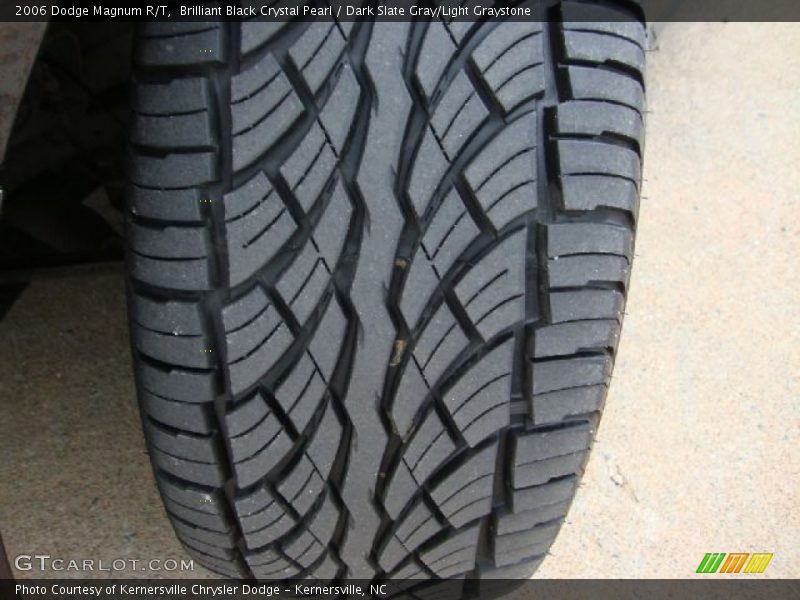 Brilliant Black Crystal Pearl / Dark Slate Gray/Light Graystone 2006 Dodge Magnum R/T