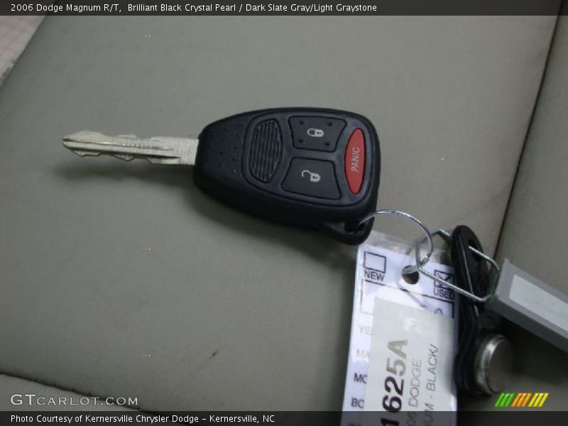 Brilliant Black Crystal Pearl / Dark Slate Gray/Light Graystone 2006 Dodge Magnum R/T