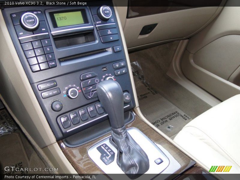 Controls of 2010 XC90 3.2