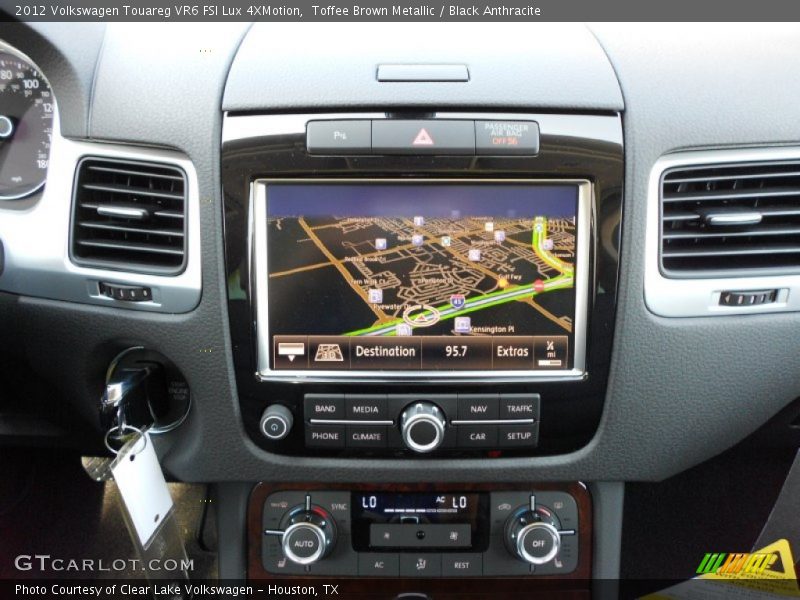 Navigation of 2012 Touareg VR6 FSI Lux 4XMotion