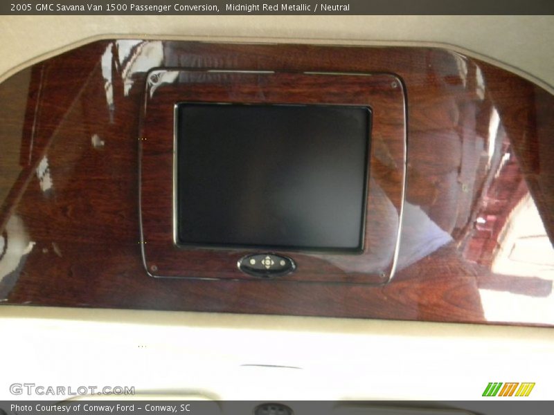 Midnight Red Metallic / Neutral 2005 GMC Savana Van 1500 Passenger Conversion