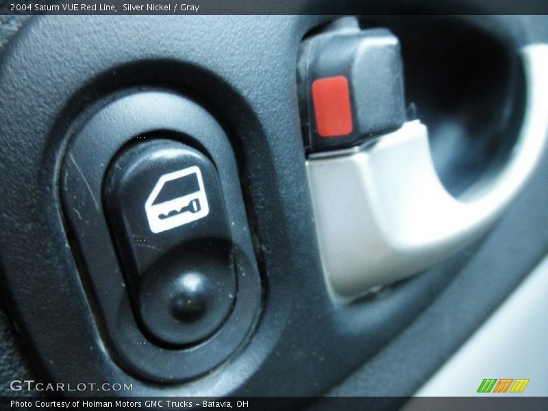 Silver Nickel / Gray 2004 Saturn VUE Red Line