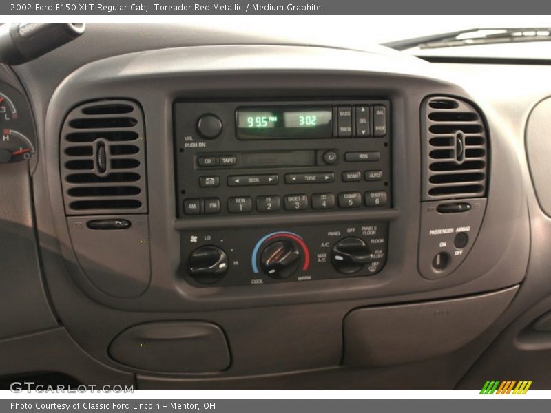 Toreador Red Metallic / Medium Graphite 2002 Ford F150 XLT Regular Cab
