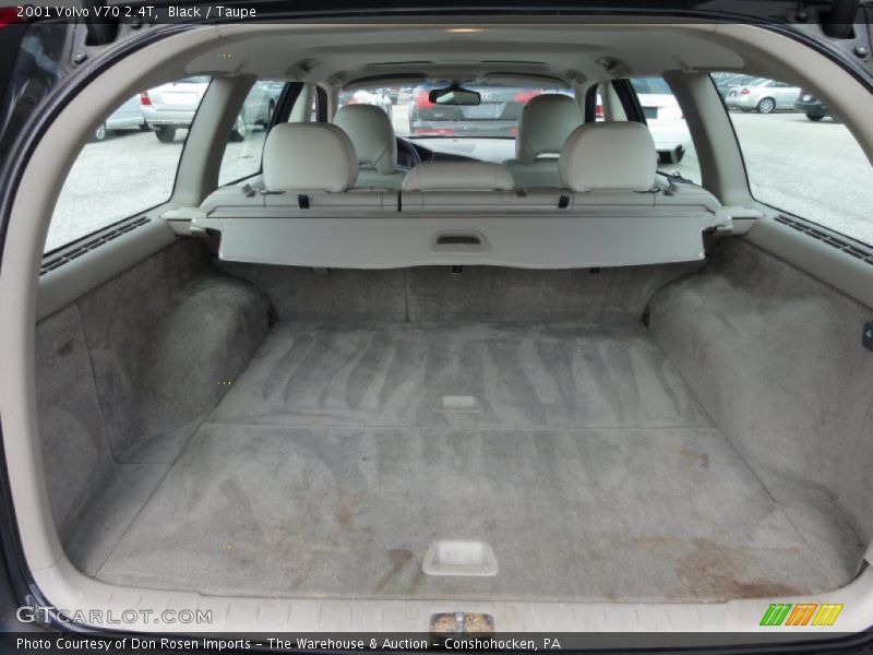 Black / Taupe 2001 Volvo V70 2.4T