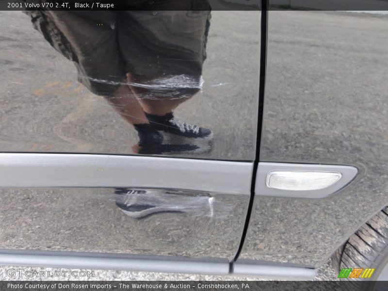 Black / Taupe 2001 Volvo V70 2.4T