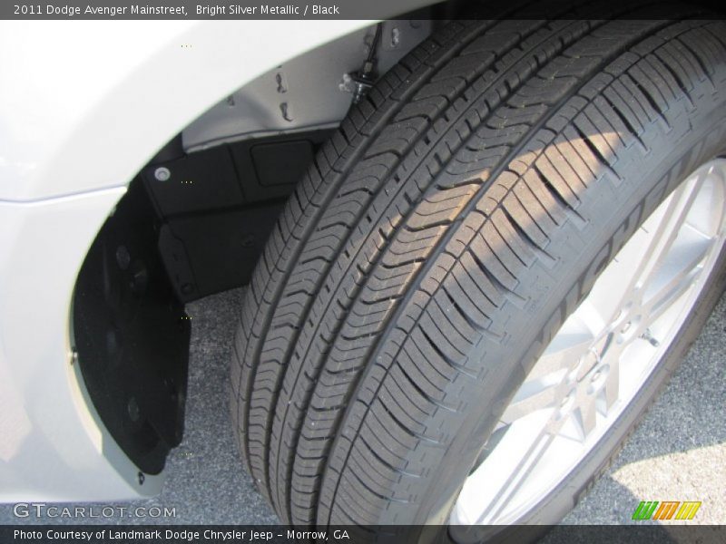 Bright Silver Metallic / Black 2011 Dodge Avenger Mainstreet