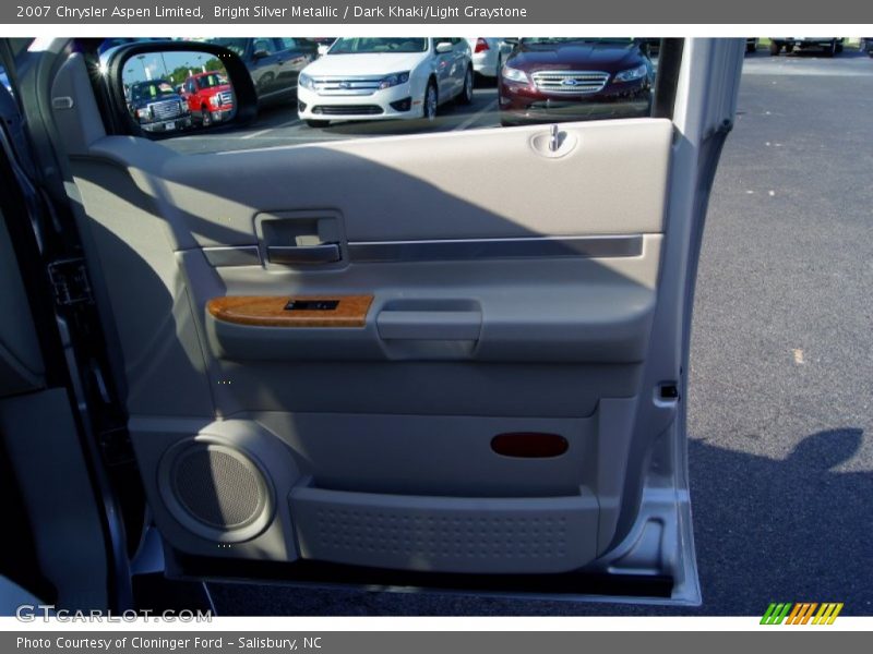 Bright Silver Metallic / Dark Khaki/Light Graystone 2007 Chrysler Aspen Limited