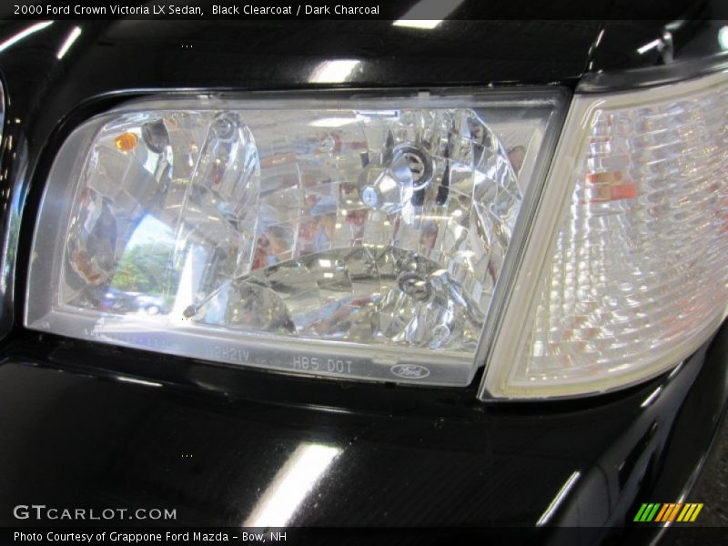 Black Clearcoat / Dark Charcoal 2000 Ford Crown Victoria LX Sedan