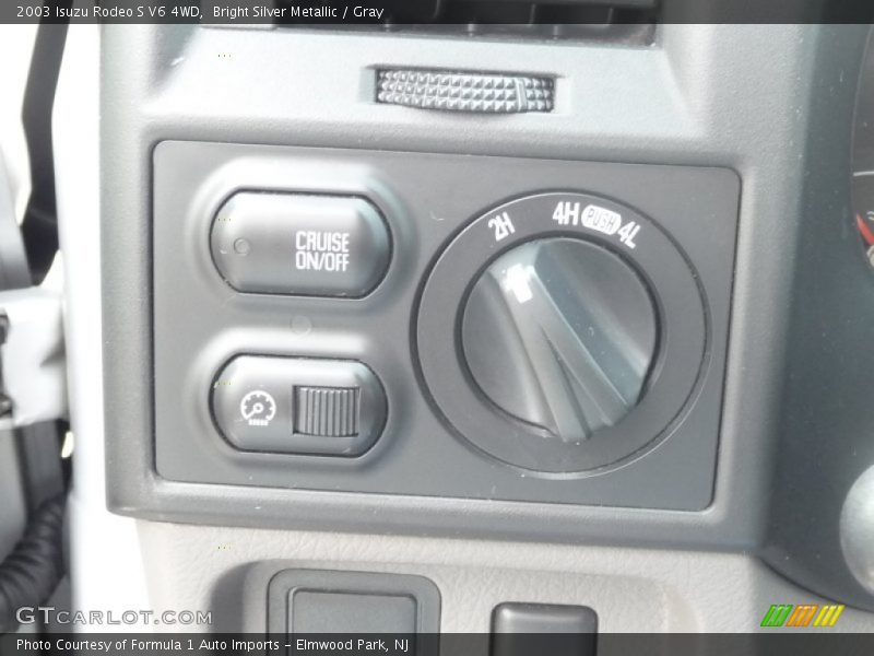 Bright Silver Metallic / Gray 2003 Isuzu Rodeo S V6 4WD