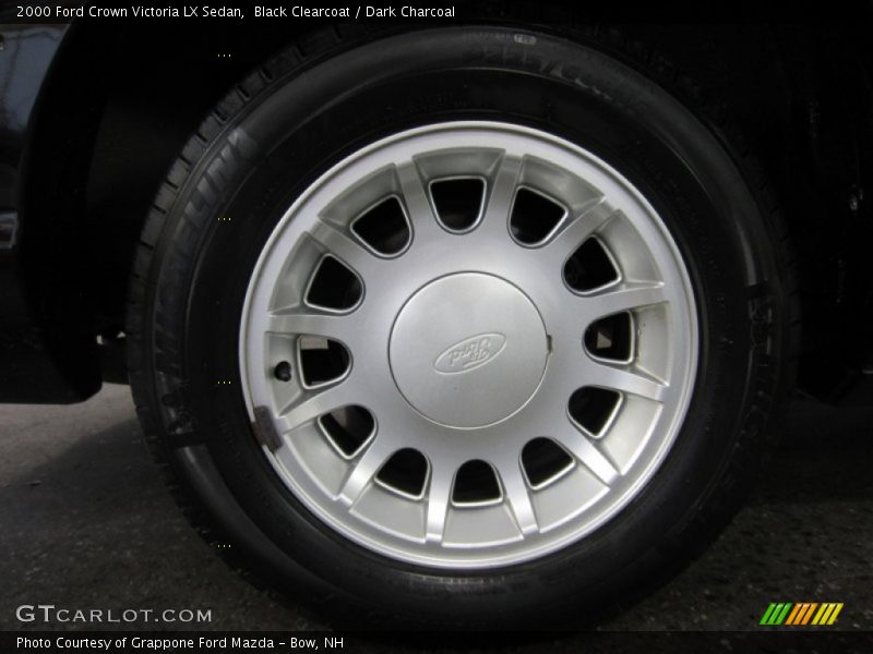 Black Clearcoat / Dark Charcoal 2000 Ford Crown Victoria LX Sedan