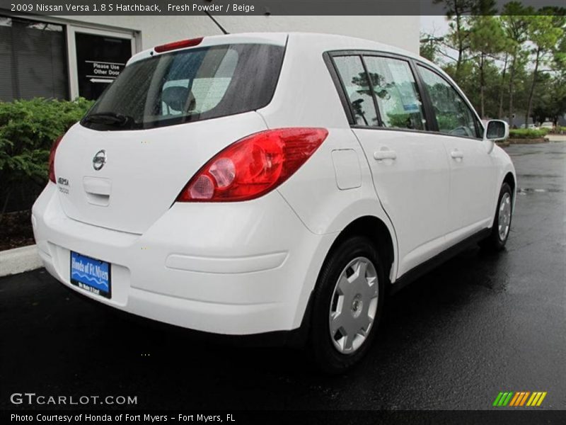 Fresh Powder / Beige 2009 Nissan Versa 1.8 S Hatchback