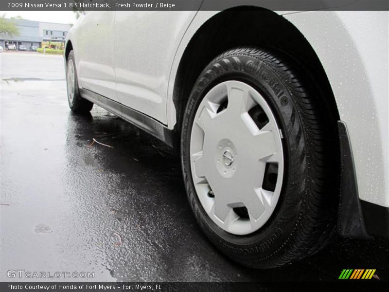 Fresh Powder / Beige 2009 Nissan Versa 1.8 S Hatchback