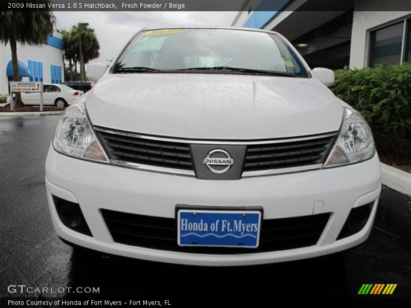 Fresh Powder / Beige 2009 Nissan Versa 1.8 S Hatchback