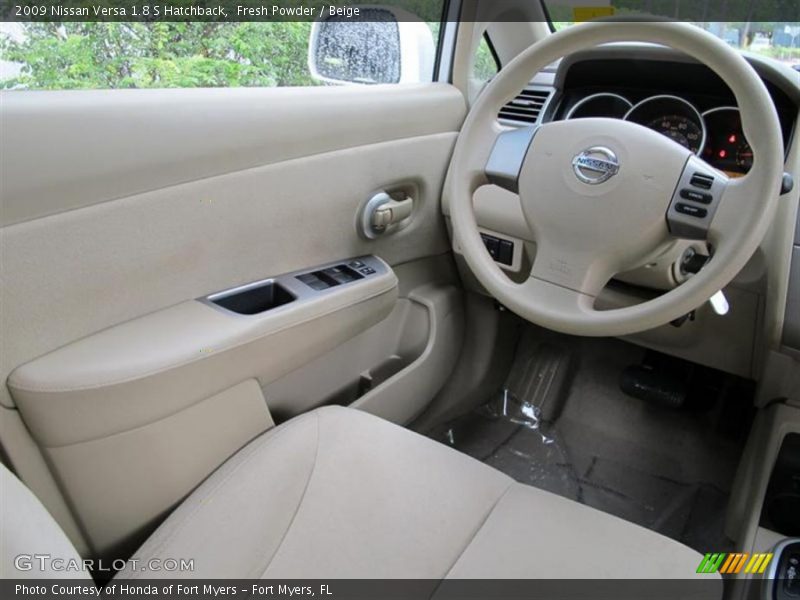 Fresh Powder / Beige 2009 Nissan Versa 1.8 S Hatchback