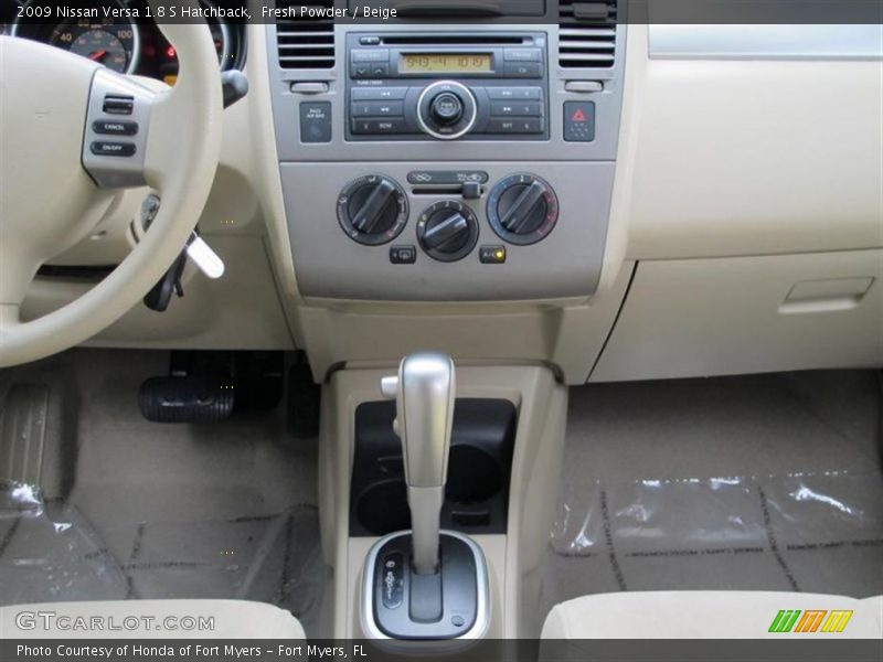 Fresh Powder / Beige 2009 Nissan Versa 1.8 S Hatchback