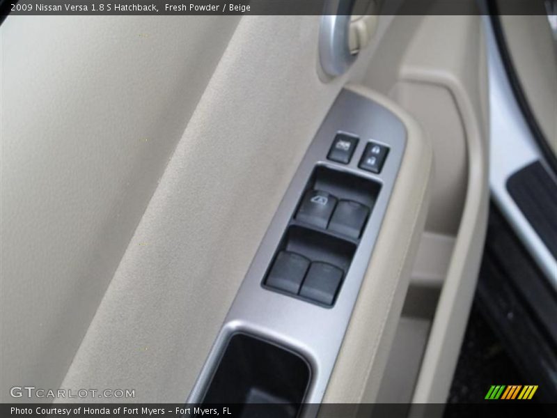 Fresh Powder / Beige 2009 Nissan Versa 1.8 S Hatchback