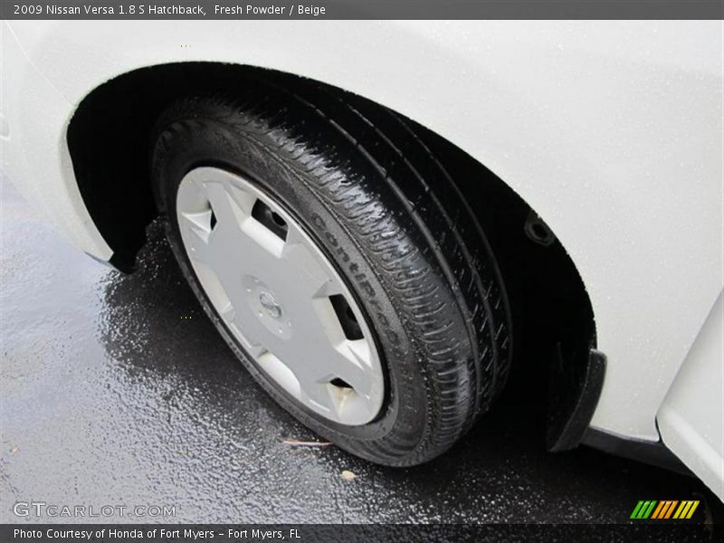 Fresh Powder / Beige 2009 Nissan Versa 1.8 S Hatchback