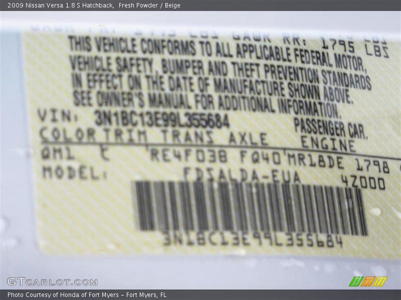 Fresh Powder / Beige 2009 Nissan Versa 1.8 S Hatchback